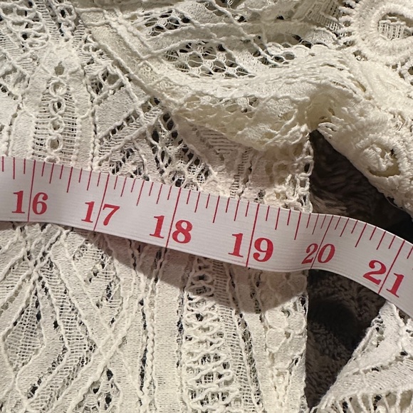 Rain Women's Size large Half Sleeve Embroidered Top Ivory STYLE: OR5880 - Picture 10 of 10